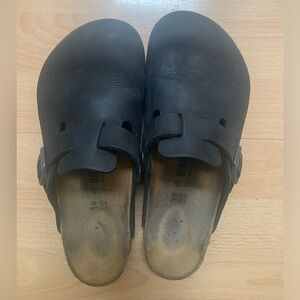 Birkenstock black leather Boston clogs size 39